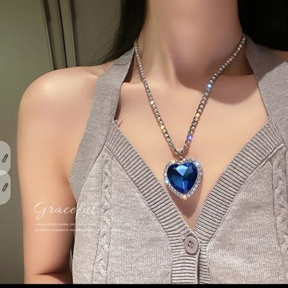Necklace heart of the oceancristal blue Necklace